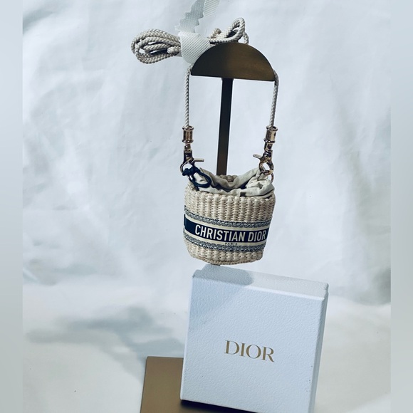 Dior GWP Mini Straw/Woven Drawstring Pouch in Beige and Dark Blue - Picture 2 of 4